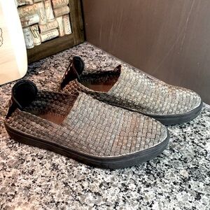Bernie Mev Vee Cha Cha Metallic Bronze Woven Loafers Size 9-9.5